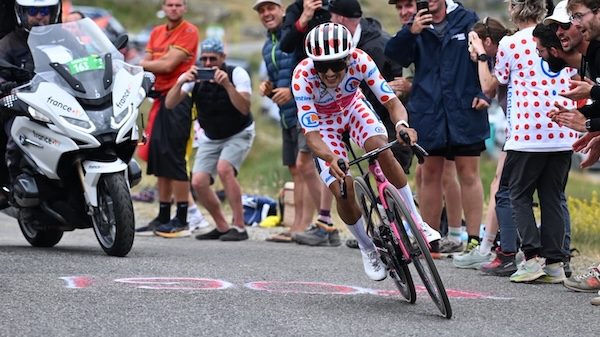 Tour Alpe d'Huez Carapaz