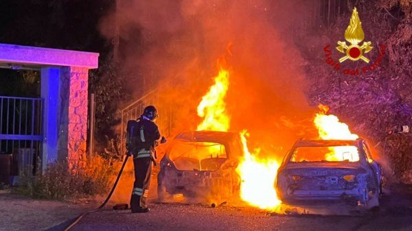due auto fiamme cunardo