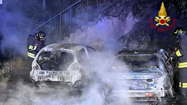 due auto fiamme cunardo