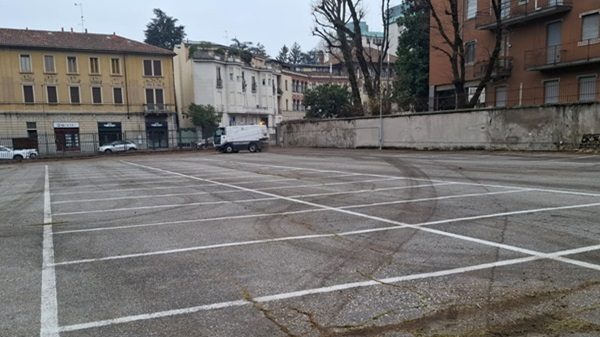 legnano parcheggio cairoli francotosi