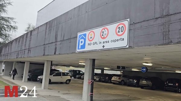sesto calende marna parcheggi