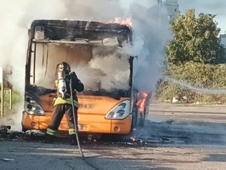 legnano incendio autobus vigilidelfuoco