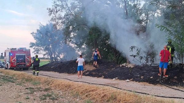 castanoprimo robecchettoconinduno incendio vigilidelfuoco