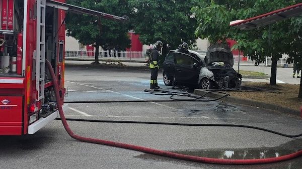 Cavaria con Premezzo incendio auto