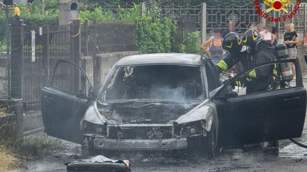Fagnano incendio auto