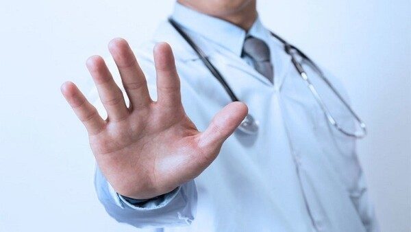 Cerano medico picchiato ambulatorio
