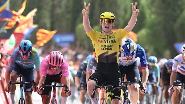 Vuelta Roquetes Brennan volata