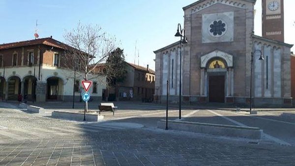 busto garolfo piazza chiesa