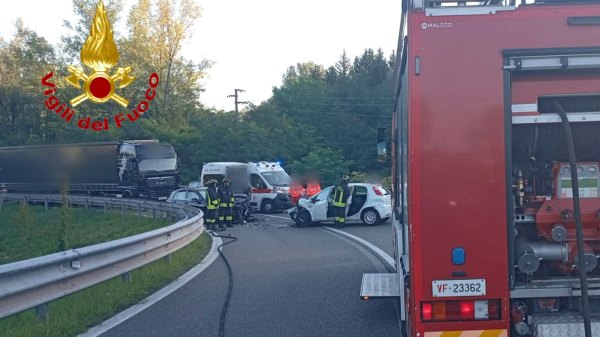 incidente raccordo autostrada cavaria