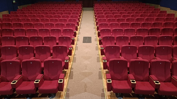 varese nuovo poltrone cinema 02