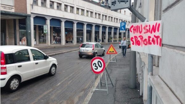 Gallarate strade asfalto notte