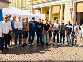 Novara gazebo vannacciani presenti assenti