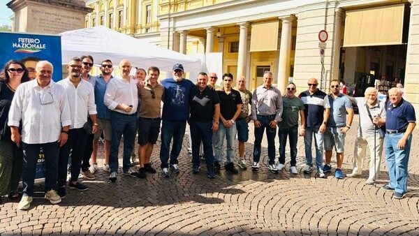 Novara gazebo vannacciani presenti assenti