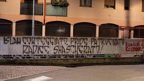 legnano pride striscioni destra