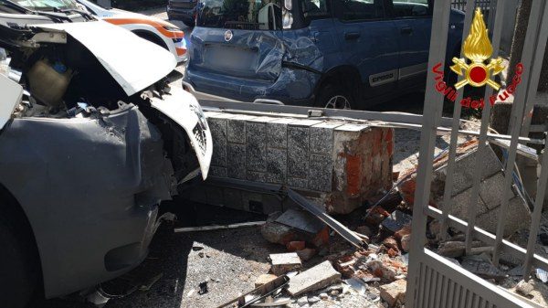 auto furgone incidente gemonio