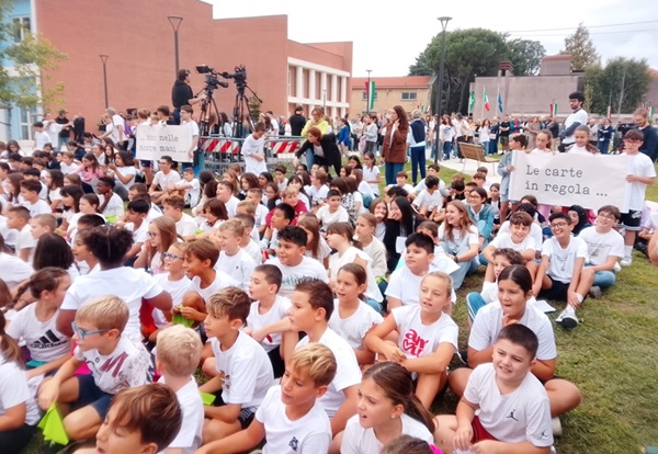 inveruno scuole piazza inaugurazione 