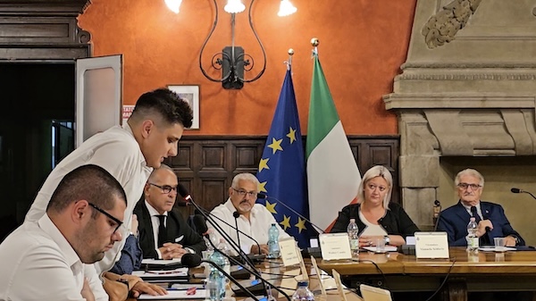 Somma lombardo dimissioni locurcio
