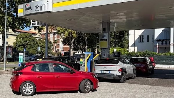 varese benzina distributori eni