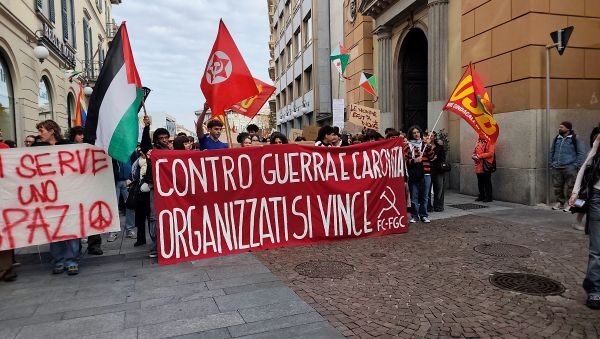 Novara manifestazione studenti Cobas