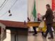 Oggiona scarpe appese sindaco