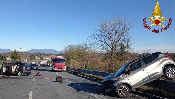 Paruzzaro incidente frontale feriti