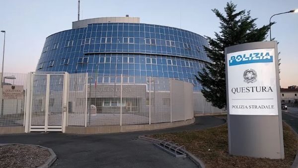 Verbania indagato corruzione minorenne