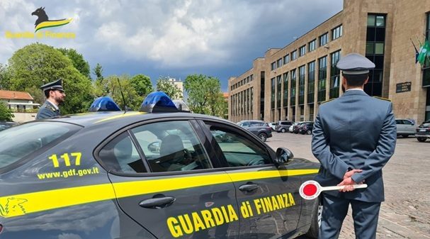 milano mafia banca arresti