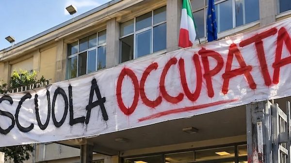 Sesto calende scuola occupazione