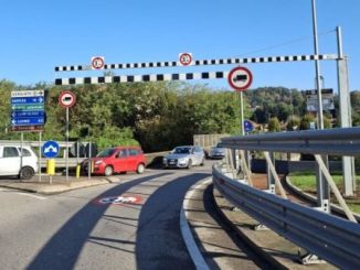 Vergiate sbarra anti camion