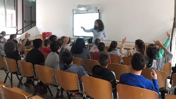 scuola lezione ragazzi