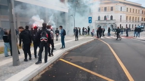 legnano studenti scontri polizia