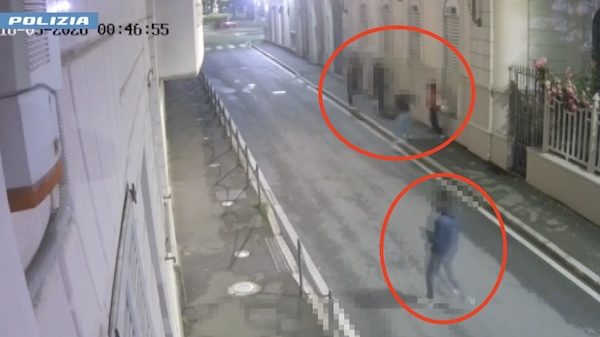 Gallarate arresto collanine strappate