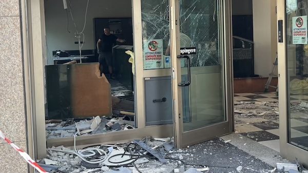 gallarate esploso bancomat bper
