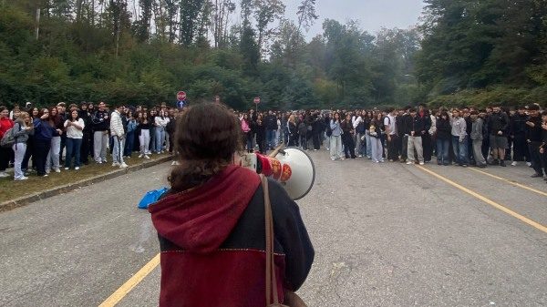 manifestazioni studenti controlli varesotto