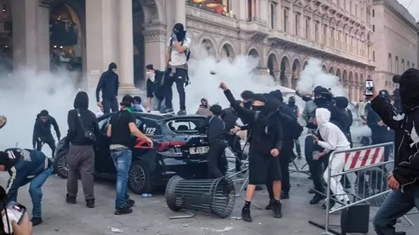 milano scontri militari